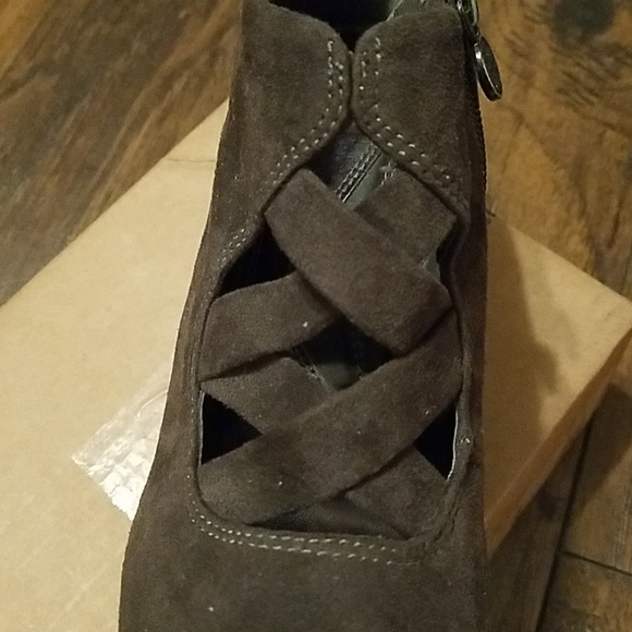 Simply Vera Wang booties - Picture 3 of 5